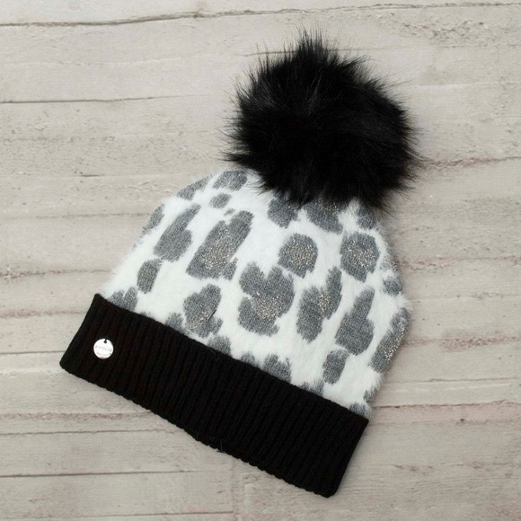 Express Accessories - Price Firm Express Faux Fur Pom Beanie SnowLeopard